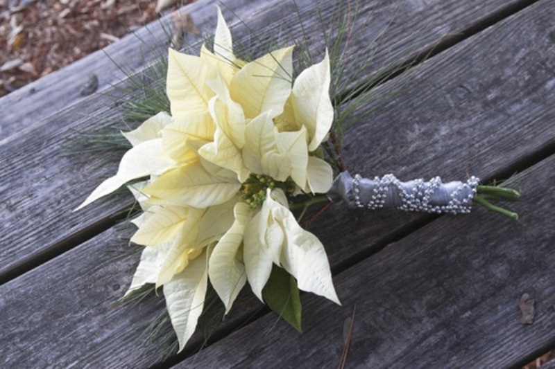 beautiful-winter-wedding-bouquets-37