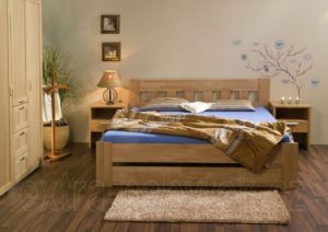 Dřevěná postel z masivu