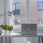 Stolní lampa na pracovní stůl doplní váš home office koutek k dokonalosti